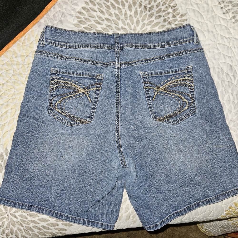Blue jean shorts see pics for measurements size 10 - Picture 2 of 6